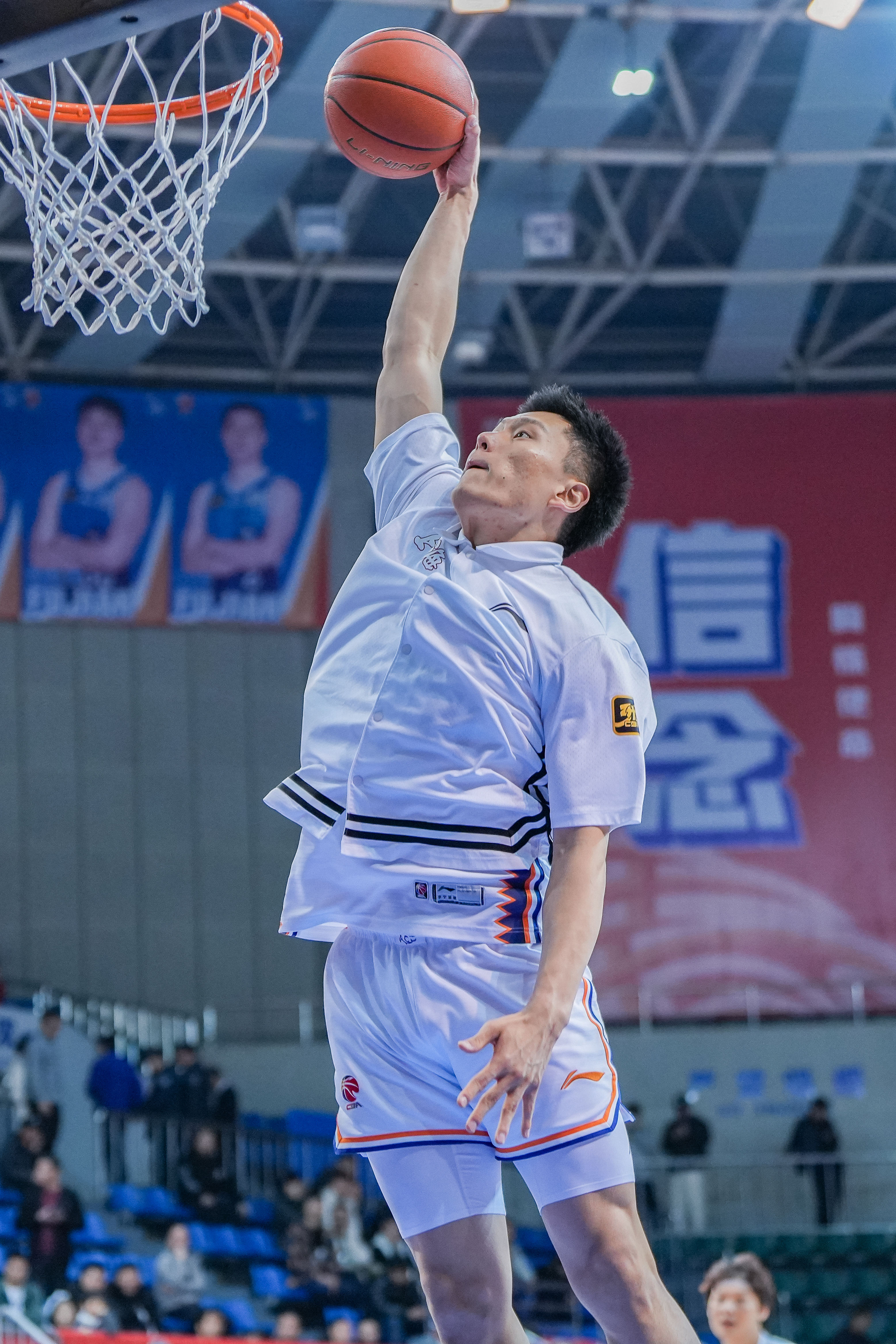  持續(xù)漲球！上海男籃“李花”組合—李弘權(quán)、李添榮