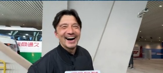  帶孩子和帶球隊(duì)哪個(gè)更累？謝暉笑言：都累，但帶孩子更累