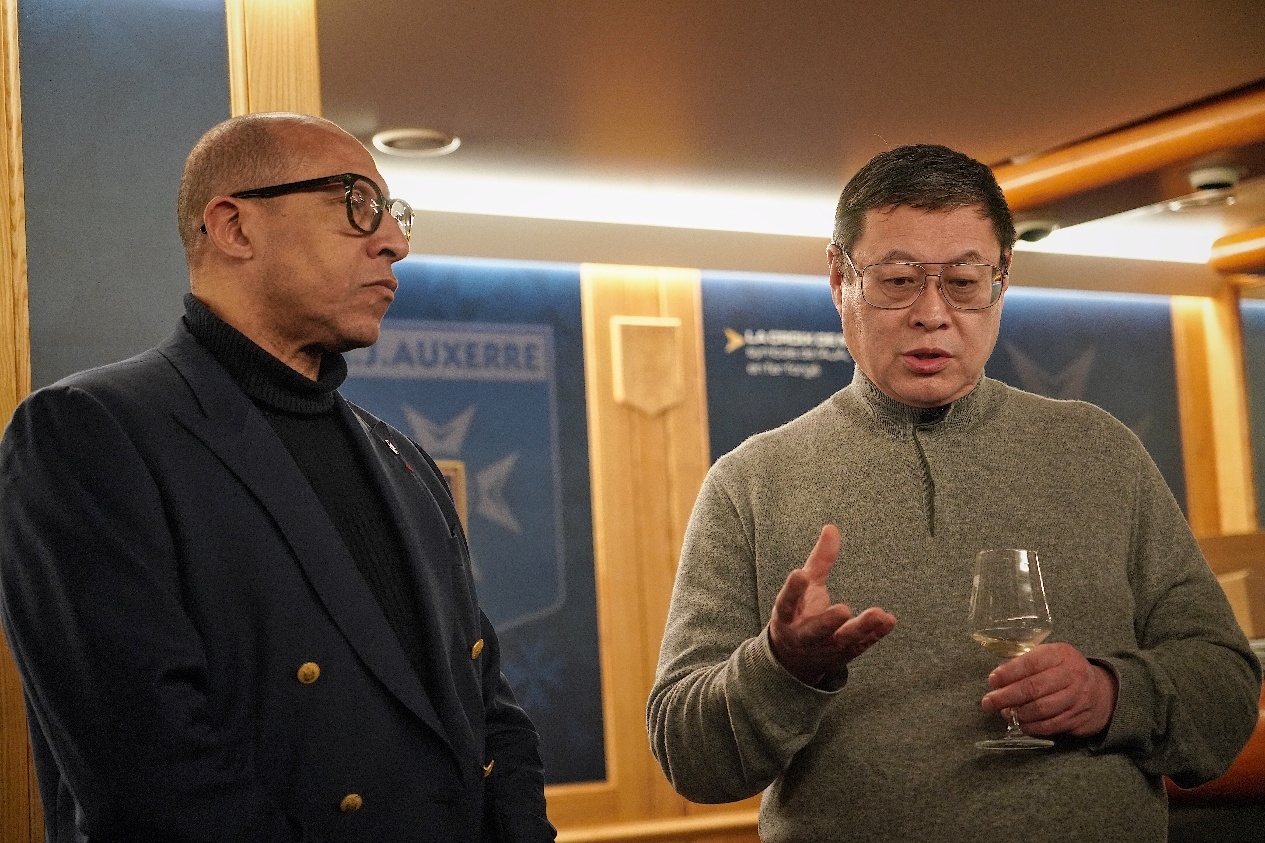  法國足協(xié)主席迪亞洛做客歐塞爾，并與董事會主席周云杰會晤