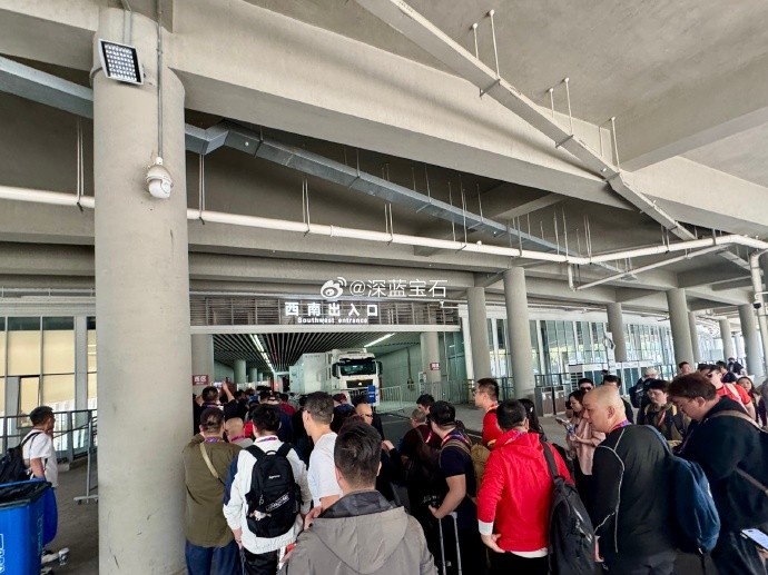  盛況空前！記者曬照：距離中澳之戰(zhàn)還有三小時，現(xiàn)場記者已超百名