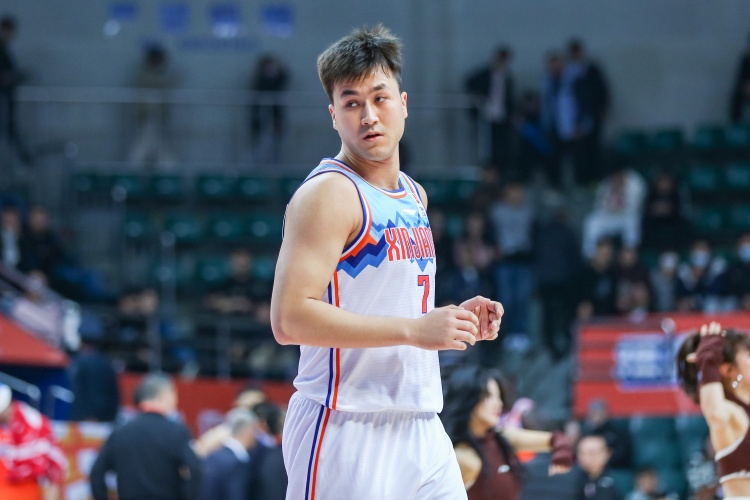  防到5犯被提前罰下！艾孜麥提全場9中3 貢獻9分1板1斷