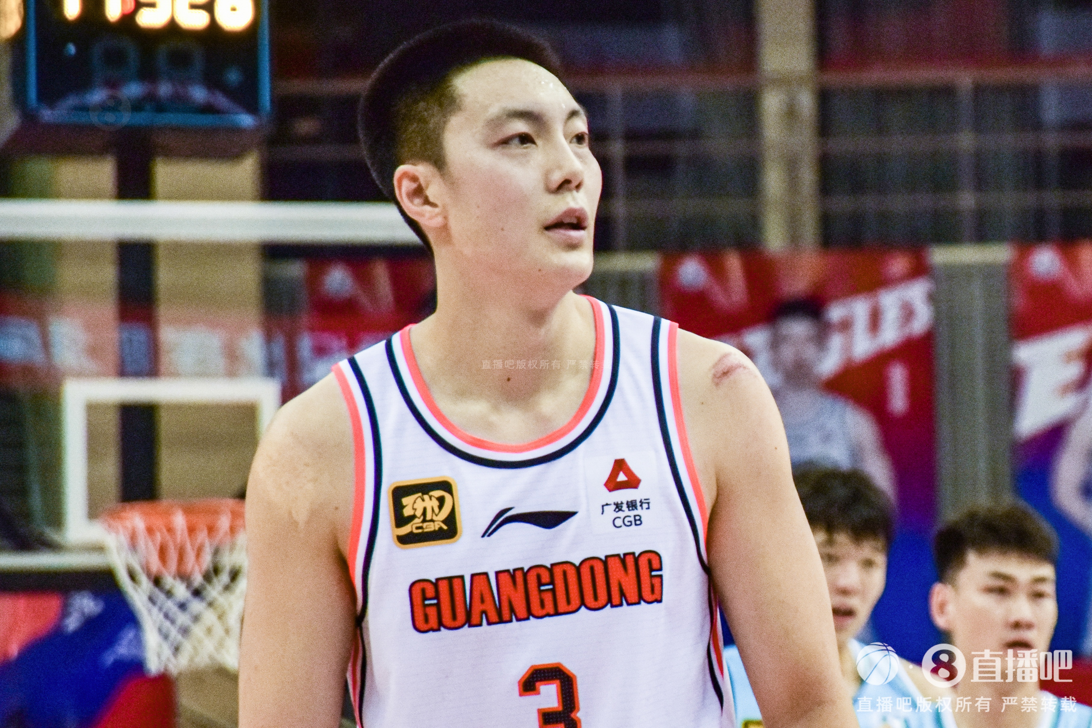  隊長歸來！胡明軒復出表現(xiàn)完美 7中4拿下11分3板5助0失誤