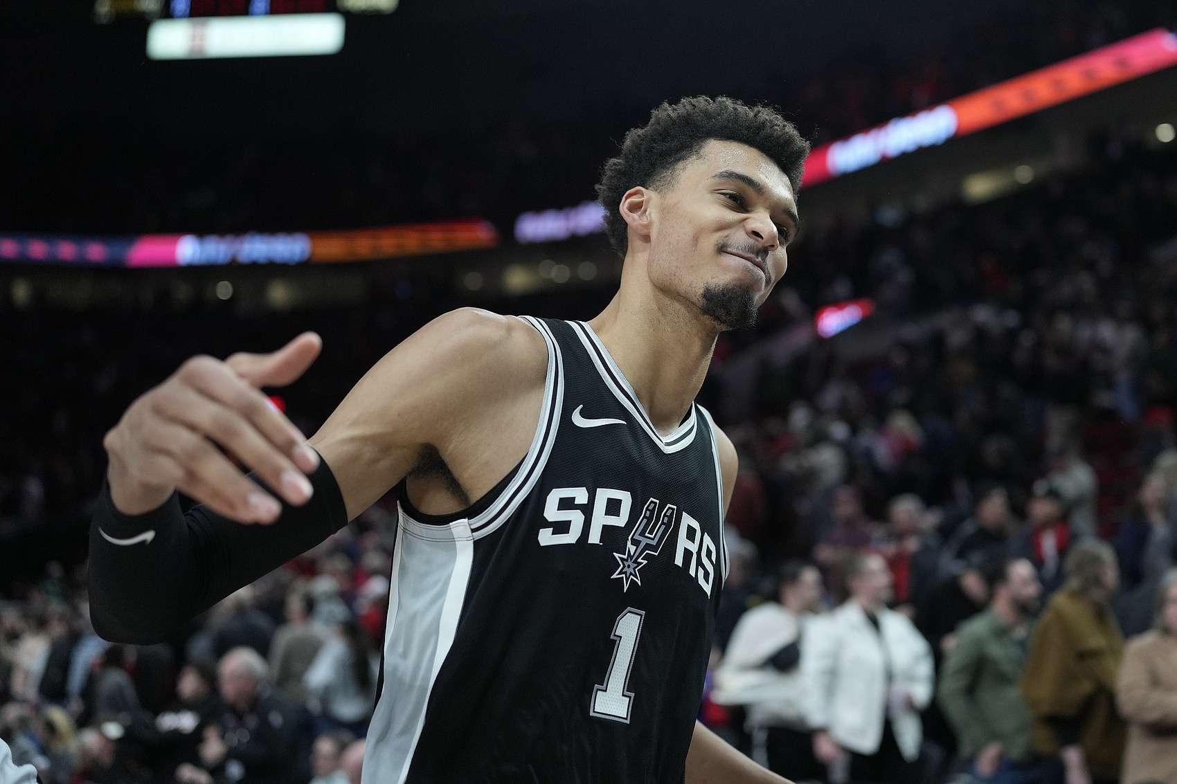  下一個NBA超級巨星？文班亞馬：身高 技術(shù)與人格魅力的完美結(jié)合