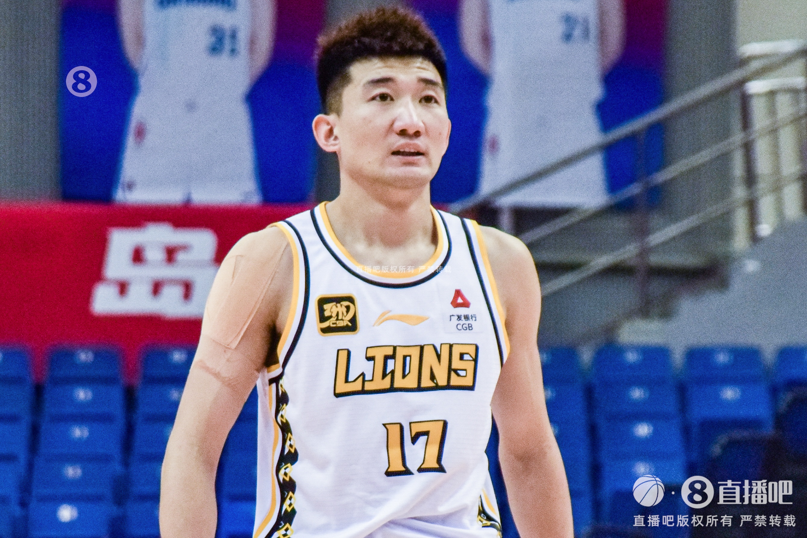  效率太低！孫銘徽15中4拿到15分4板12助2斷1帽 5次犯規(guī)