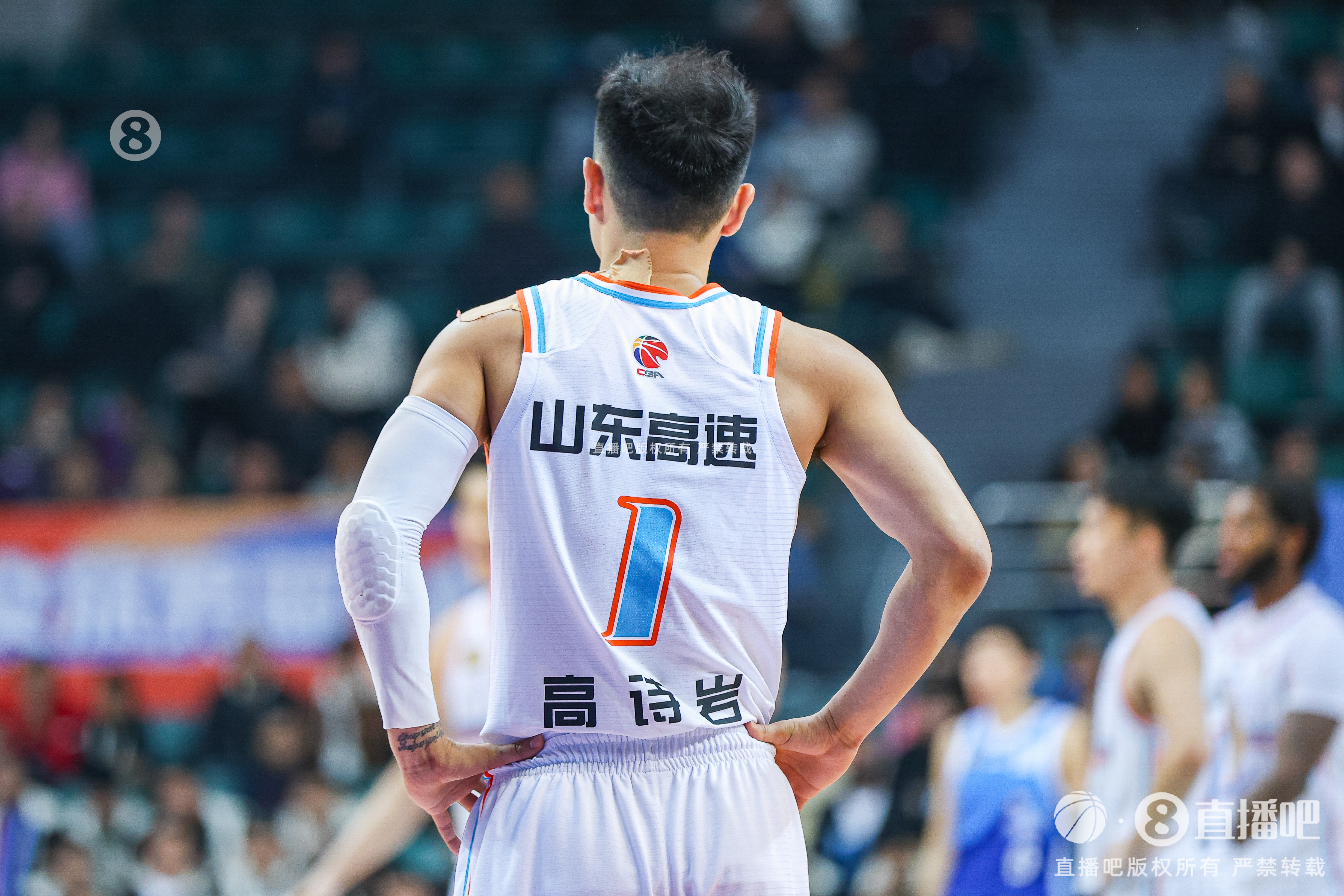  慢熱！首節(jié)山東落后四川1分 全隊(duì)首發(fā)5人單節(jié)合計(jì)僅拿到3分