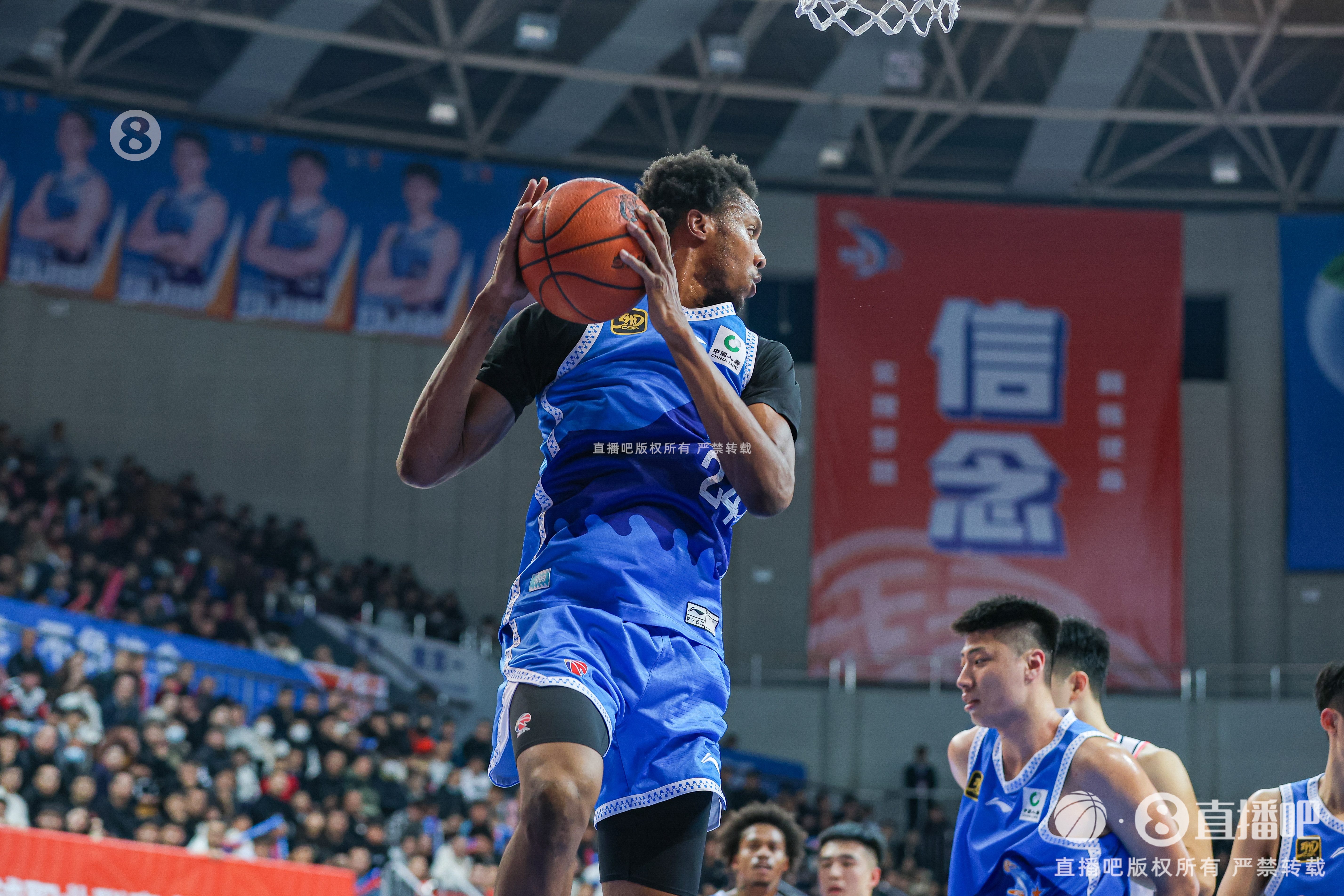  今天效率是真高！路易斯-金20中15&三分7中5怒砍41分8板4斷